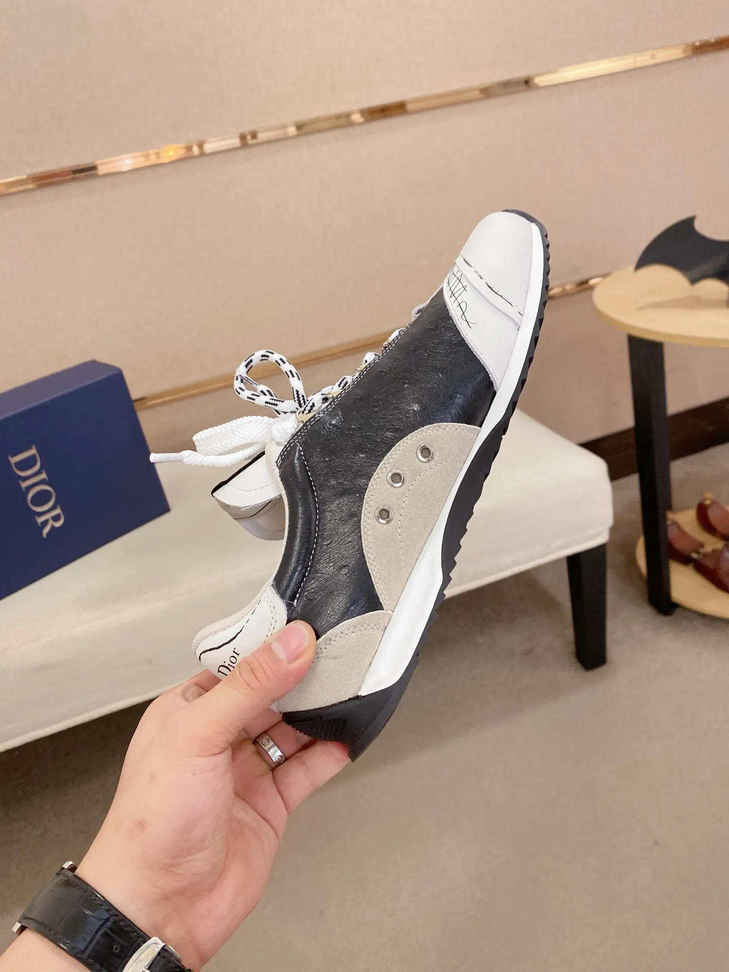 Men's shoes💰: 500💰Couple style💏 [Dior·Dior] New casual sports style men's shoes, new spring and summer design, perfect workmanship, lace-up lazy style to create wardrobe quality, upper: imported first-layer cowhide, mesh breathable lining soft and comfortable, ultra-light TPU wear-resistant outsole, simple, versatile fashion men's shoes, excellent color code number 35--44. (45,46 customized items are not returnable or exchangeable)